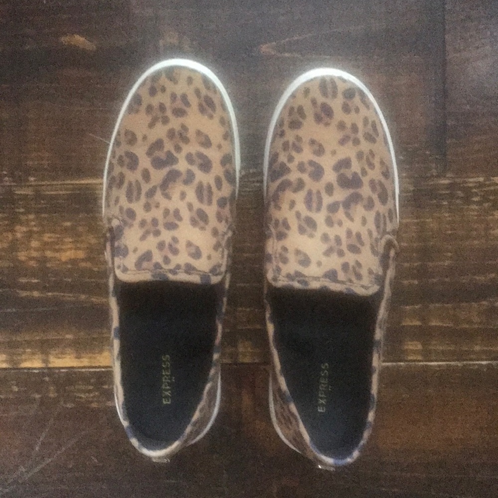 Leapord print sneakers